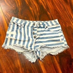 Roxy Striped Shorts multi button